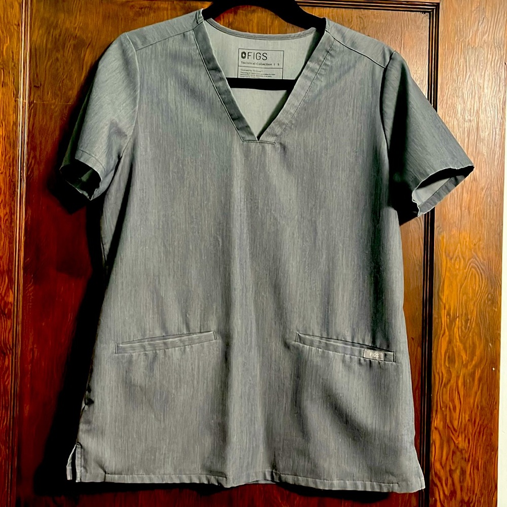 FIGS graphite scrub top size small